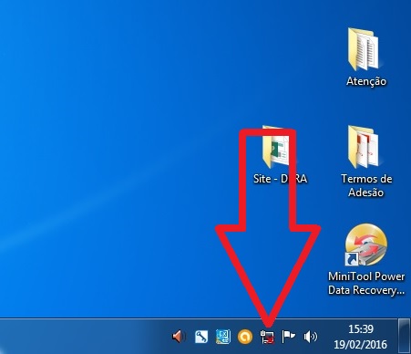 Clique no ícone de rede no canto inferior direito da tela do laptop.
Verifique se há outras redes Wi-Fi disponíveis no local.