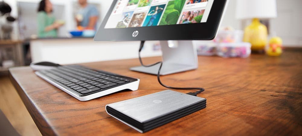 Conecte o laptop/PC a um dispositivo externo:
Conecte um dispositivo de armazenamento externo, como um disco rígido externo ou pen drive, ao laptop/PC.