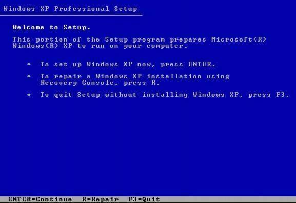 Insira o CD de instalação do Windows XP no seu computador e reinicie o sistema.
Pressione qualquer tecla quando solicitado para iniciar a partir do CD.