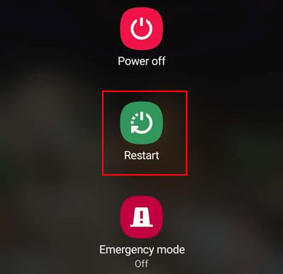 Pressione e segure o botão de ligar/desligar até que o controle deslizante Desligar apareça na tela.
Arraste o controle deslizante para desligar o iPhone.