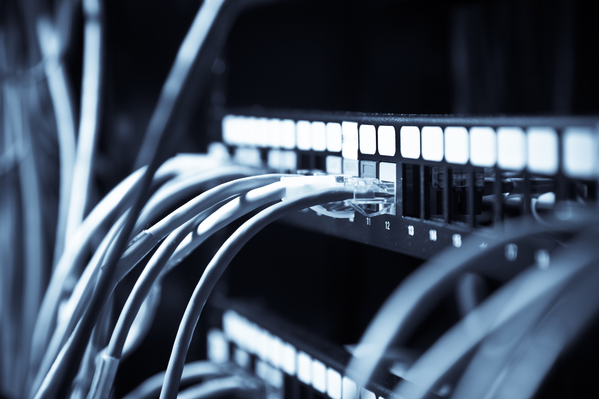 Verificar se o cabo Ethernet utilizado é de categoria adequada para velocidades desejadas
Desligar ou afastar dispositivos que possam causar interferência na rede