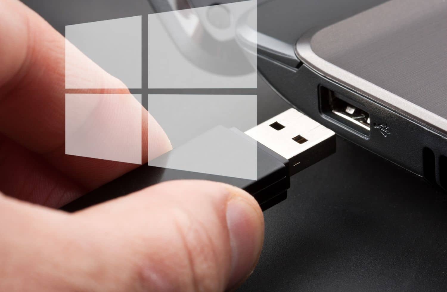 Verifique a conexão do pendrive USB com a porta USB do computador.
Experimente conectar o pendrive em uma porta USB diferente para descartar problemas de porta.