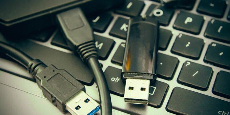 Verifique se o mouse está recebendo energia suficiente.
Conecte o mouse a uma porta USB diferente ou use um hub USB alimentado.